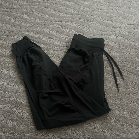 New without tags, never worn women's pants. - Picture 5 of 9